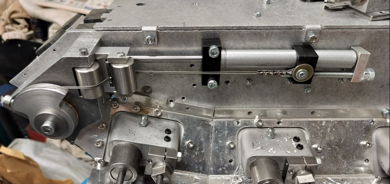 Bandsträckare monterad.png