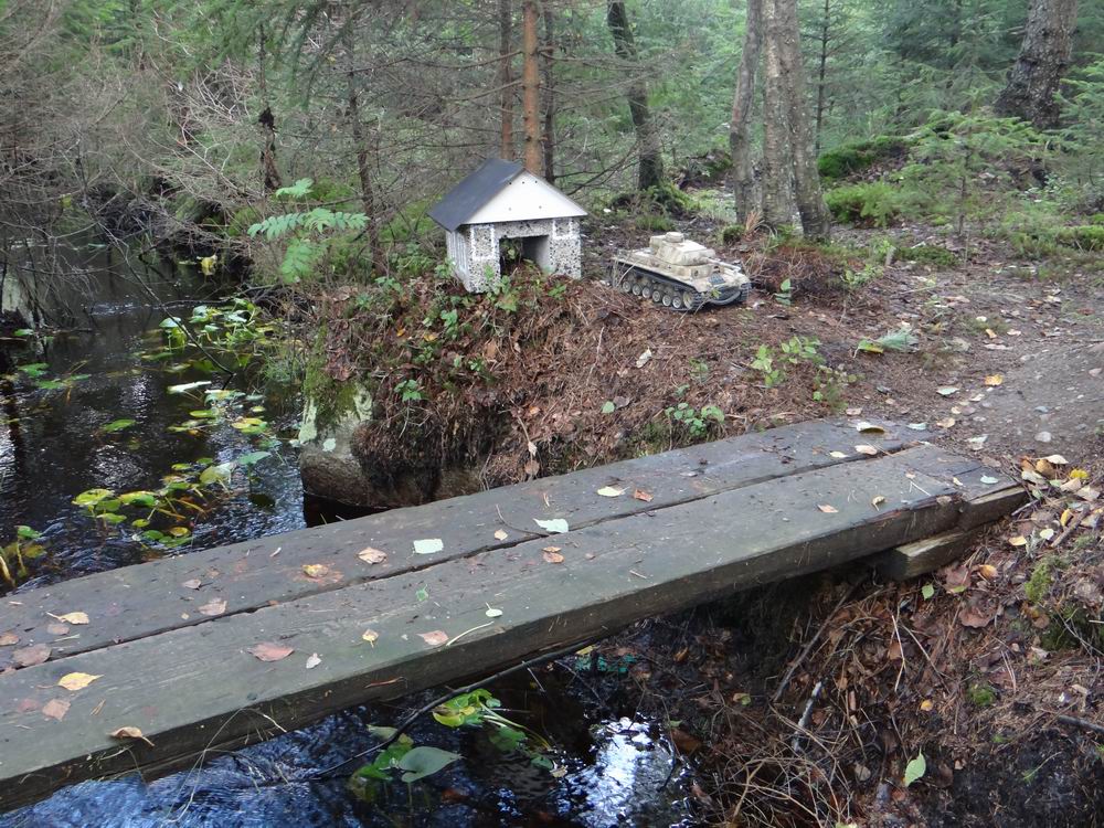 Mycket vatten i floden under broarna