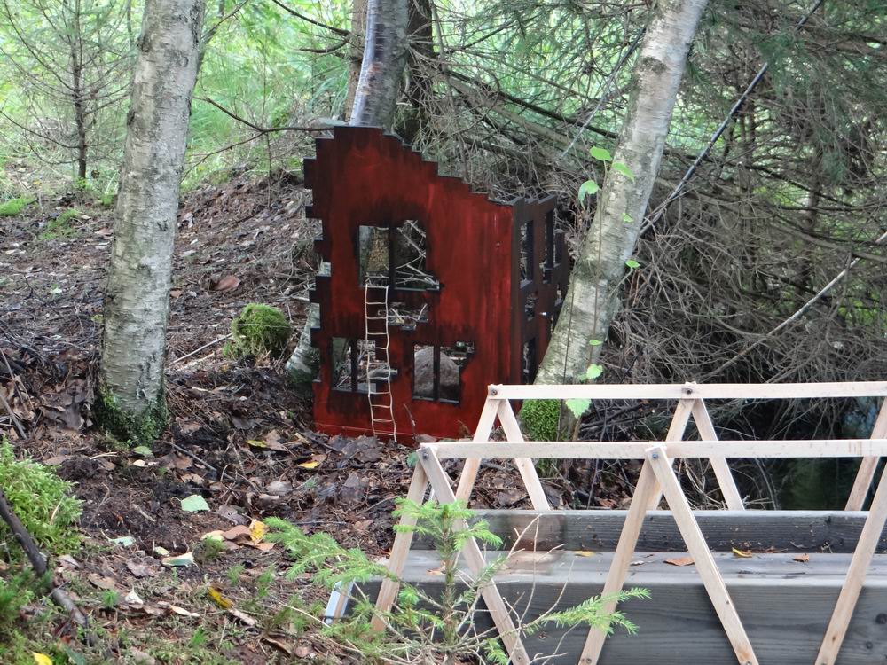 Ruinen har fått en liten egen platts